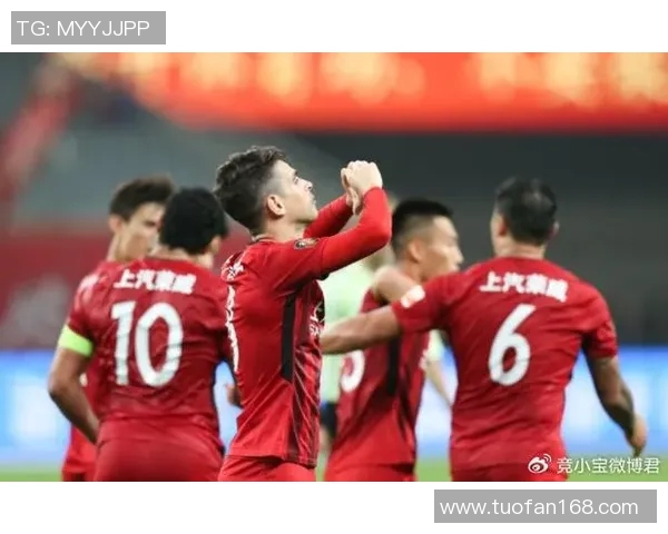 武磊挑射绝杀，上海上港客场1-0战胜上海申花，取得连胜，领跑中超积分榜