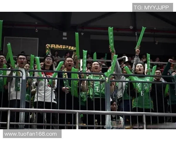 狂热：辽篮创造历史，球迷绝对士气，为球队加油助威